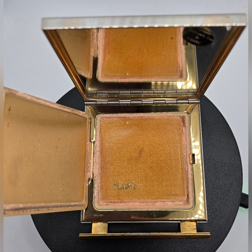 Volupte Compact Vintage Art Deco Hinged Closure Puff Powder Mirror EUC